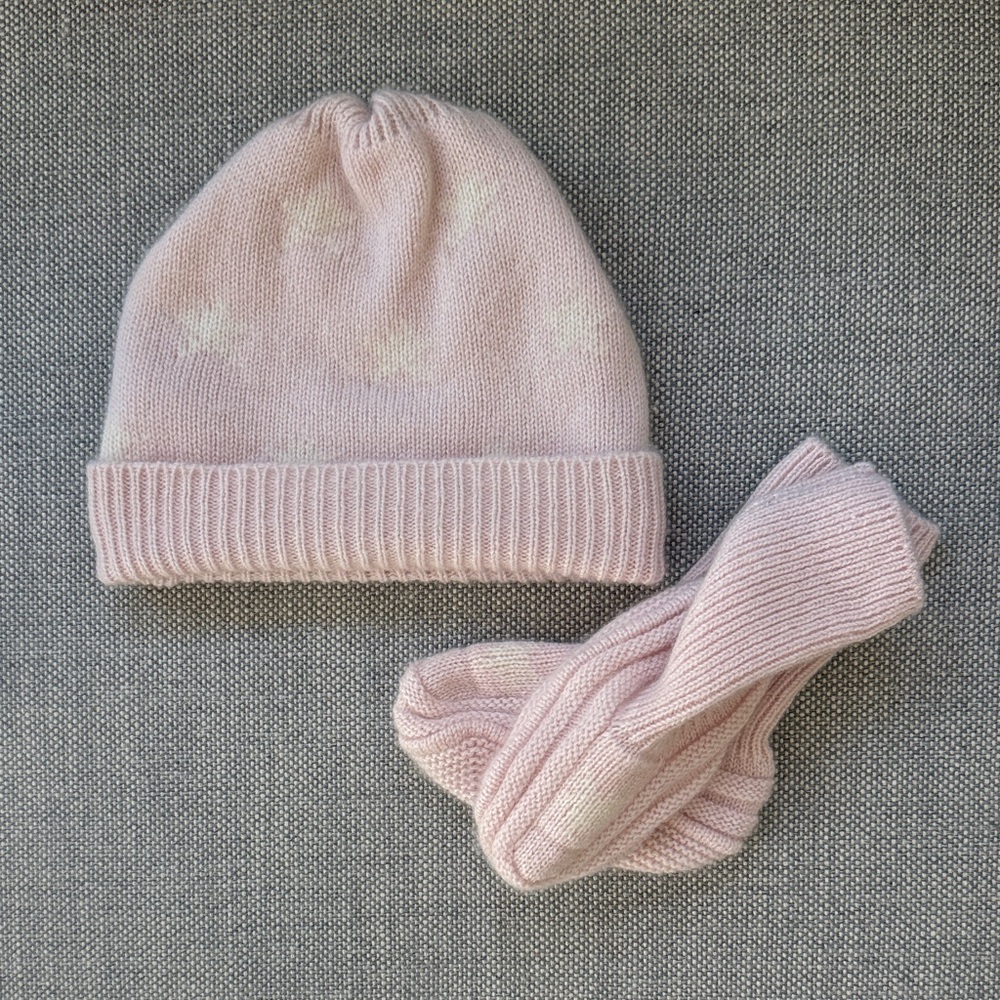 Quince Washable Cashmere Beanie & Bootie Set Pink size 6-12 M